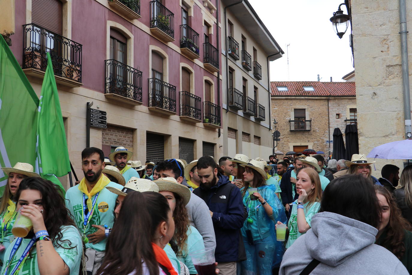 Las mejores imágenes del desfile de peñas de León