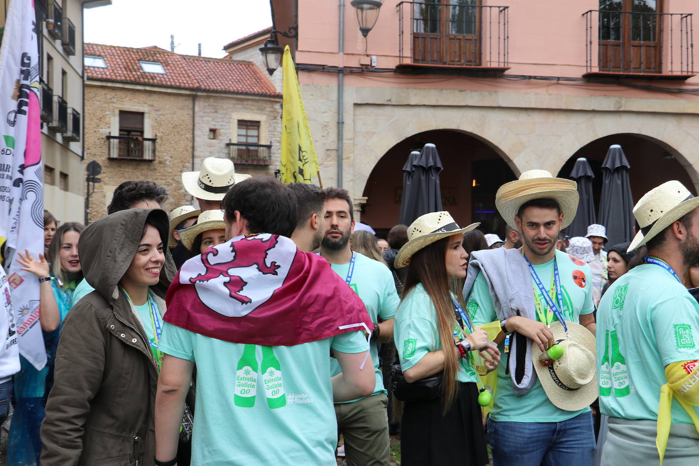 Las mejores imágenes del desfile de peñas de León