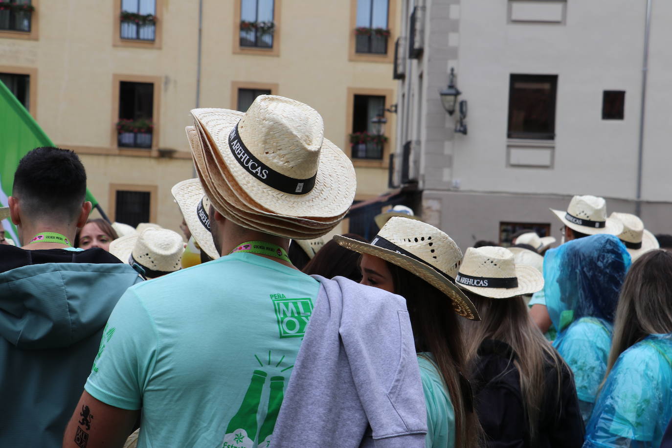 Las mejores imágenes del desfile de peñas de León