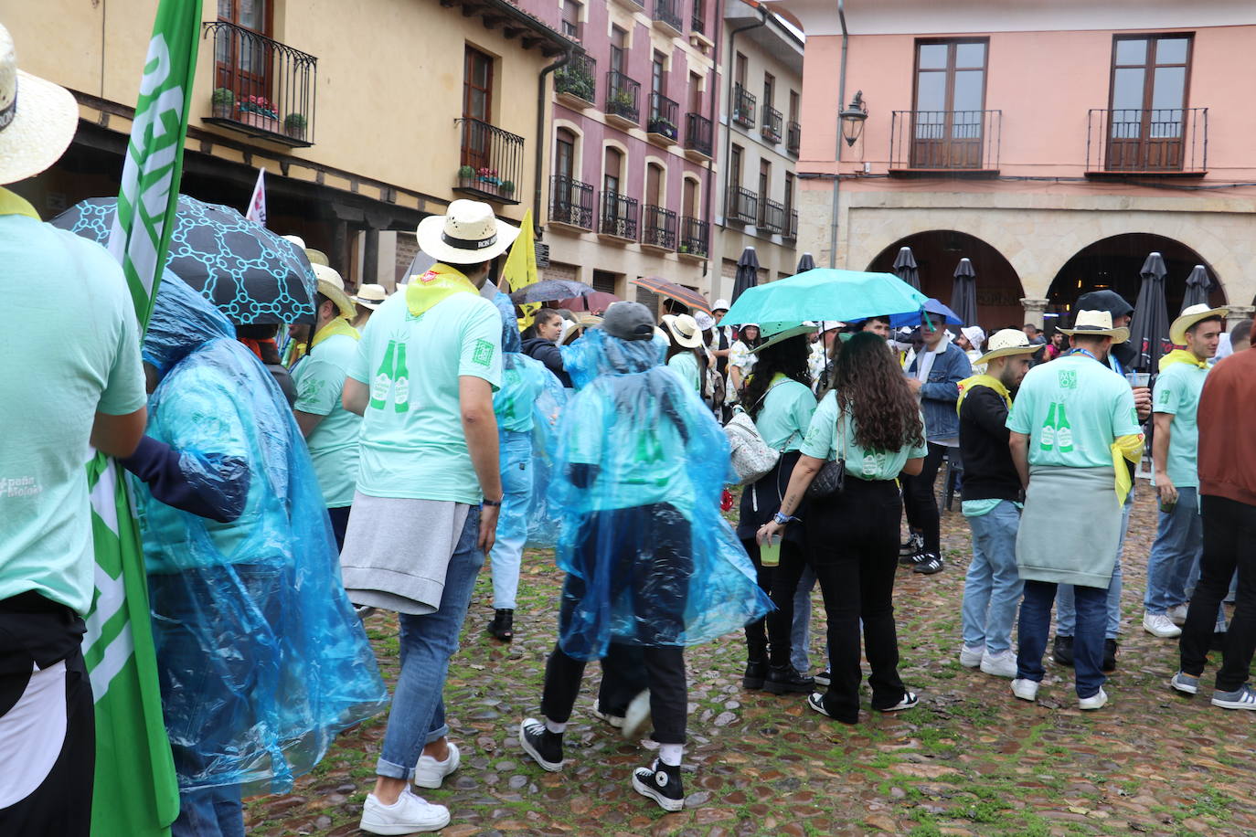 Las mejores imágenes del desfile de peñas de León