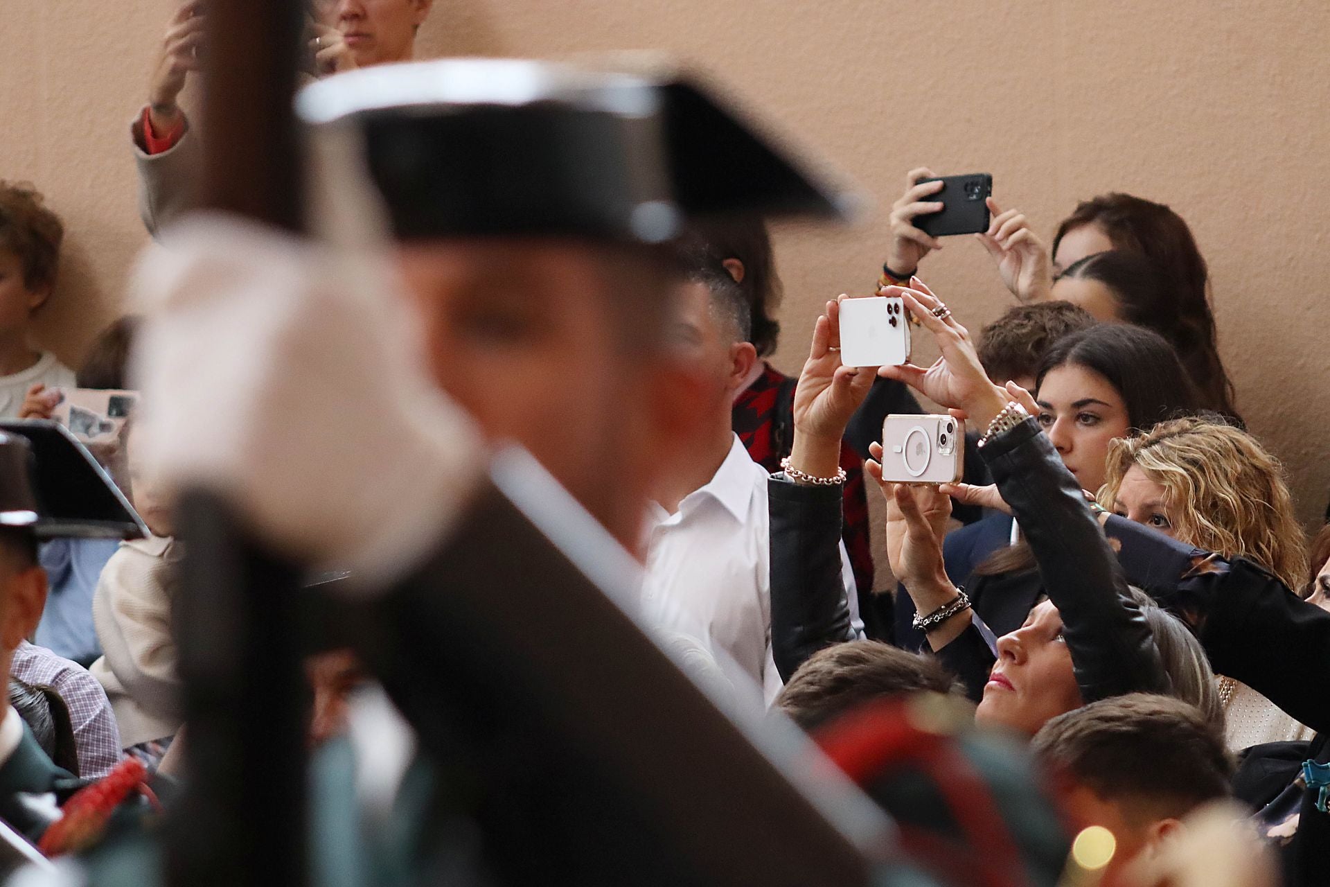 Acto de celebración de la Virgen del Pilar en León