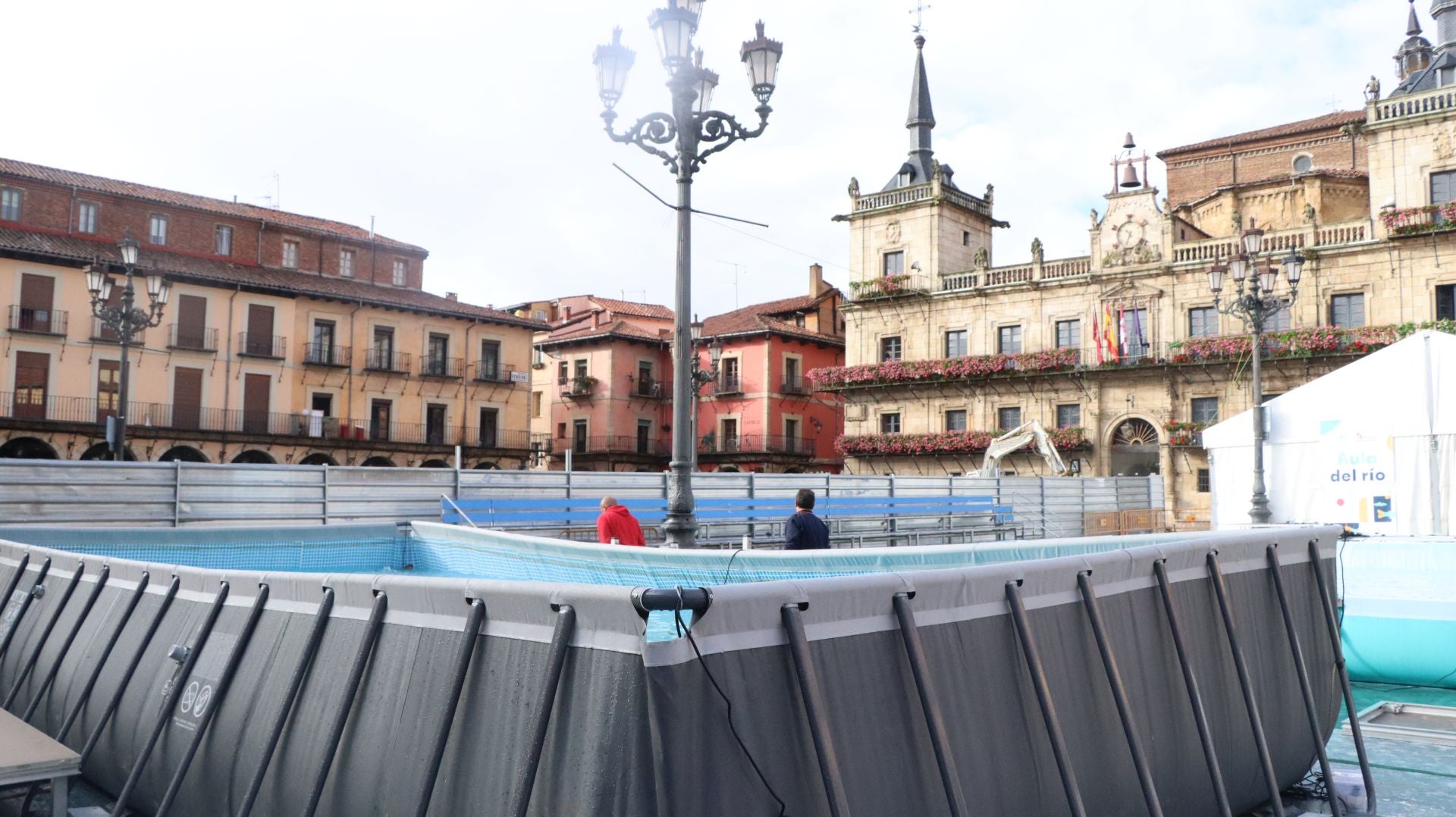 Imagen secundaria 2 - Imágenes de las piscinas ubicadas en la Plaza Mayor.