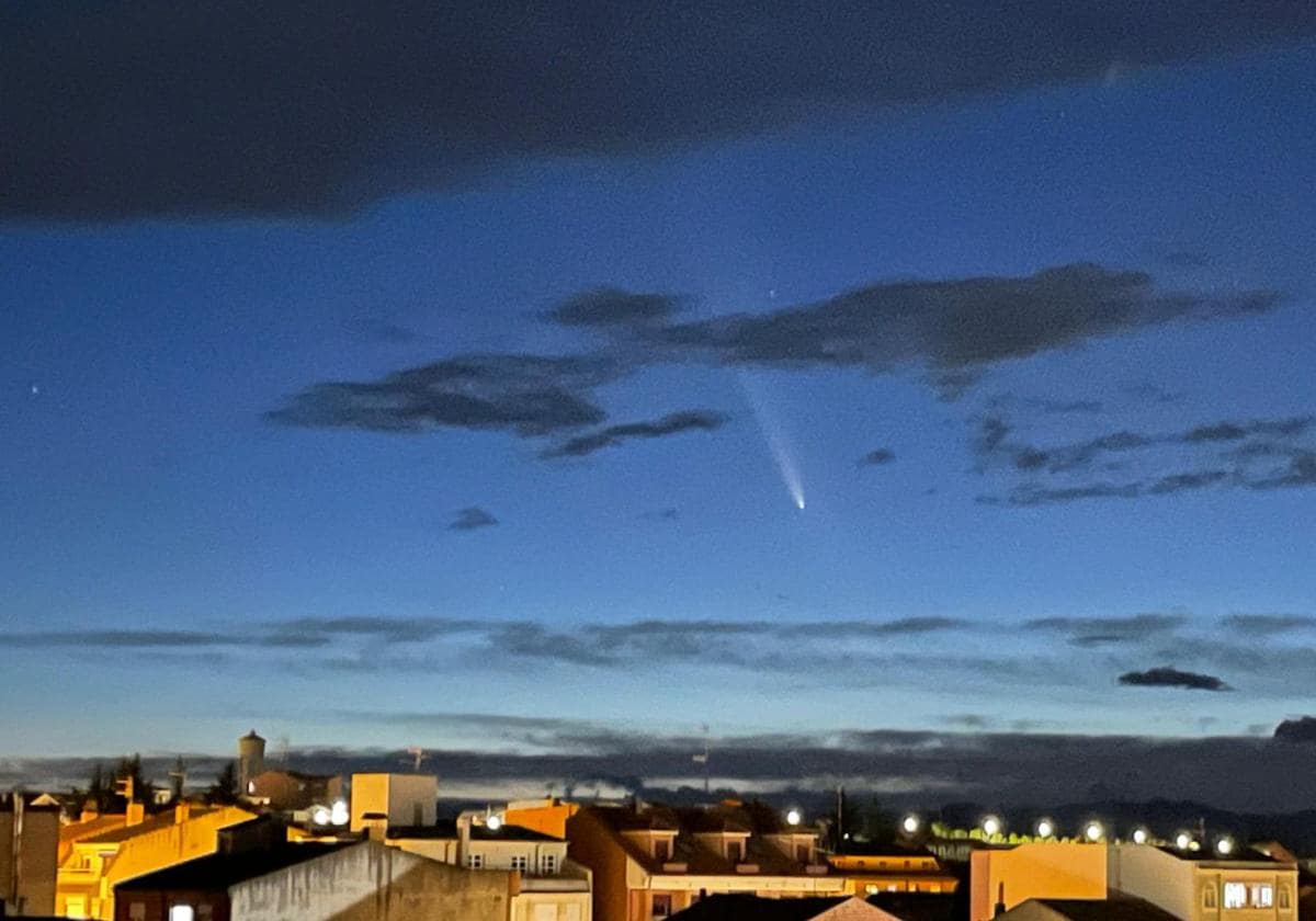 Imagen del cometa C/2023 en su paso por La Bañeza.