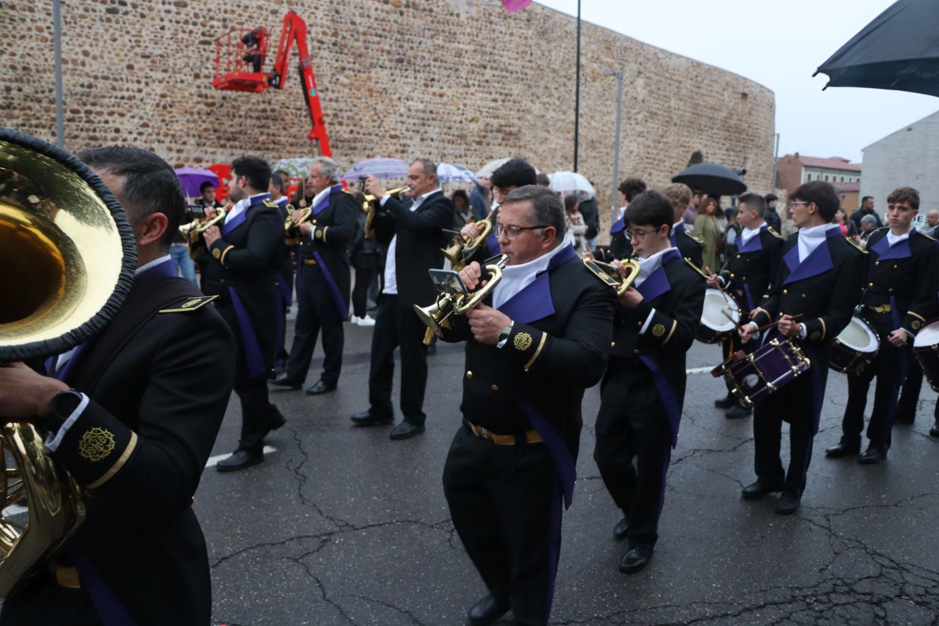 Las mejores imágenes de la Procesión Extraordinaria de San Juan Evangelista en León