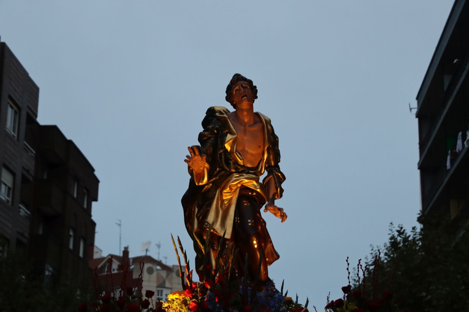 Las mejores imágenes de la Procesión Extraordinaria de San Juan Evangelista en León