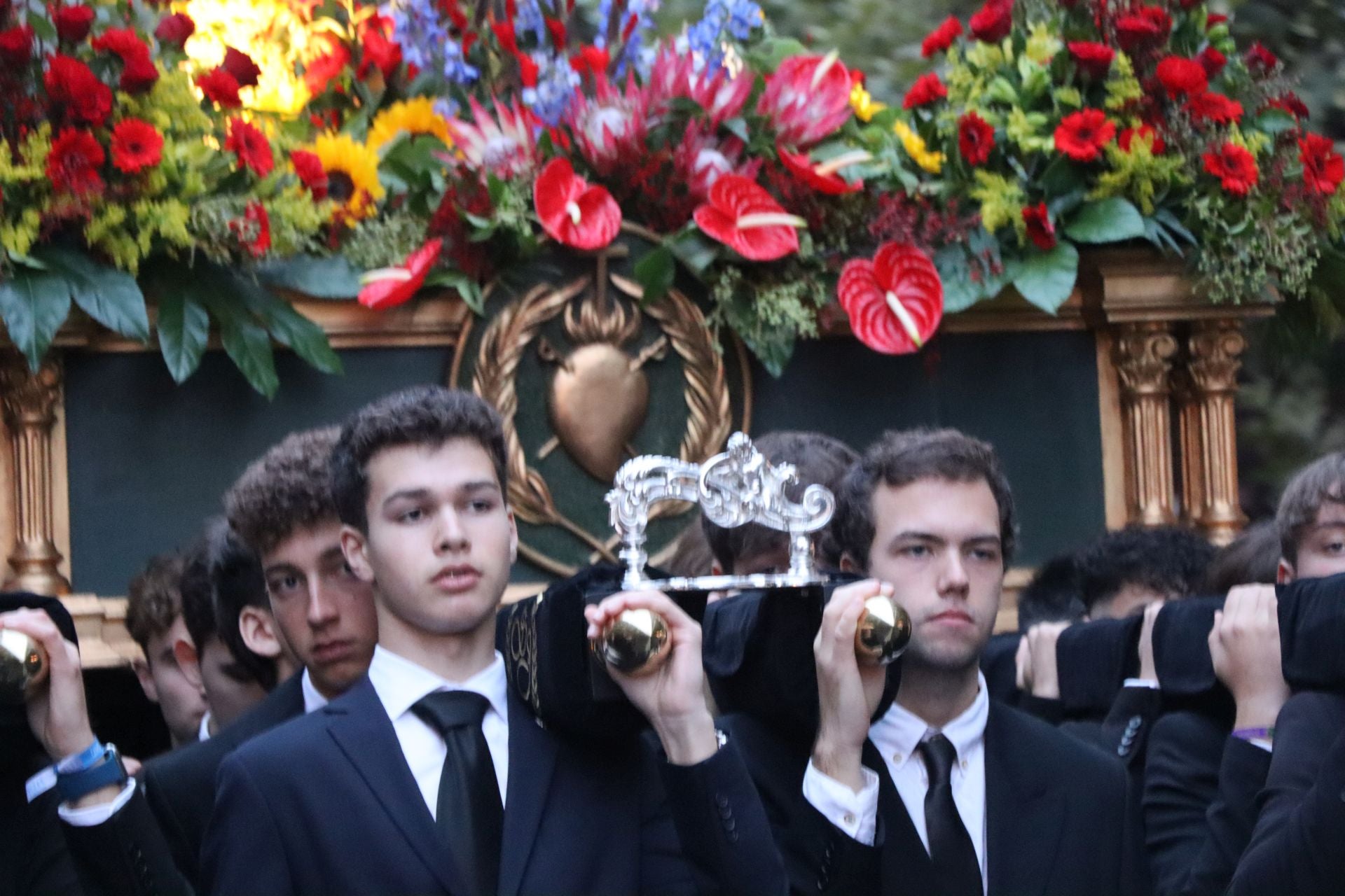 Las mejores imágenes de la Procesión Extraordinaria de San Juan Evangelista en León