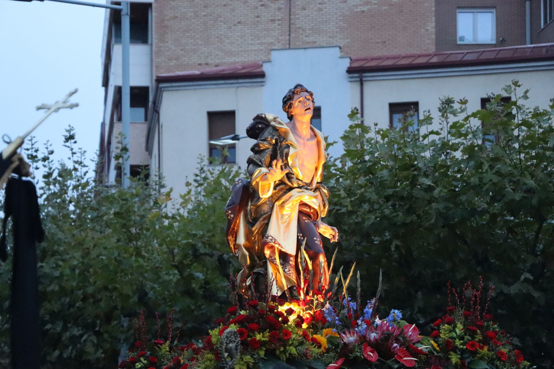 Las mejores imágenes de la Procesión Extraordinaria de San Juan Evangelista en León