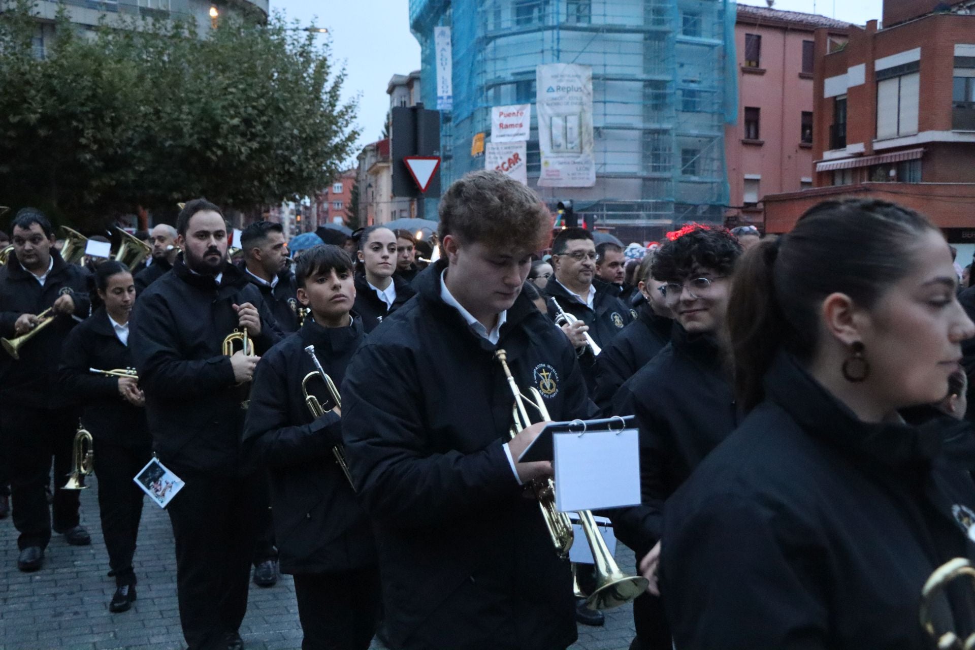 Las mejores imágenes de la Procesión Extraordinaria de San Juan Evangelista en León