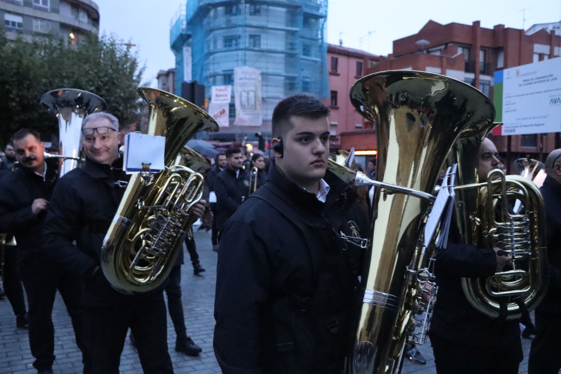 Las mejores imágenes de la Procesión Extraordinaria de San Juan Evangelista en León