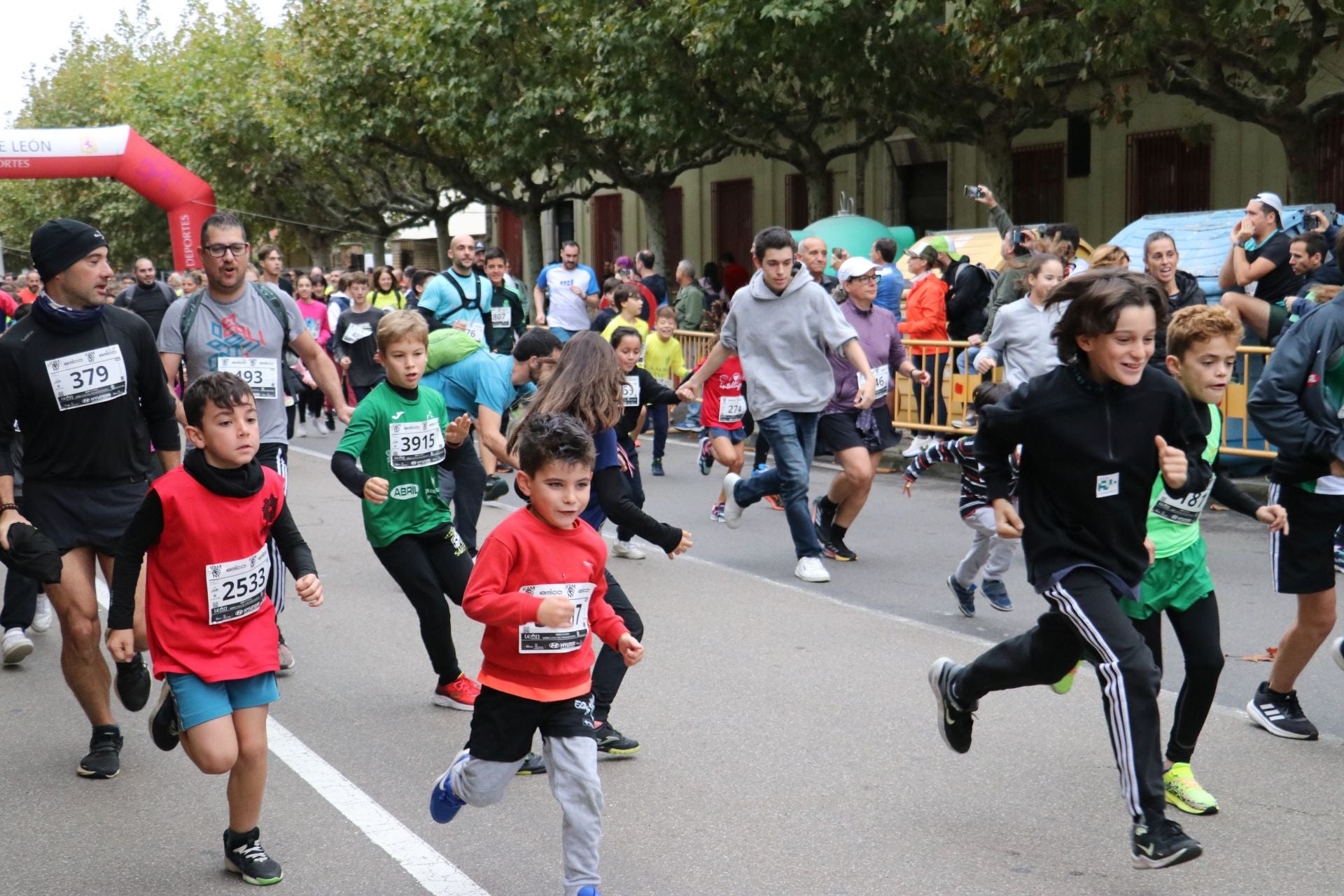 Las méjores imágenes de la carrera popular de los &#039;10 kilómetros Ciudad de León&#039;