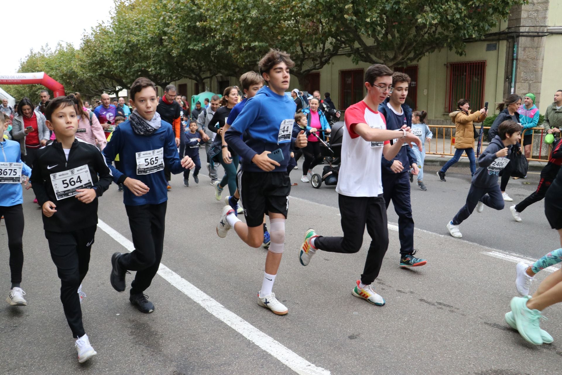 Las méjores imágenes de la carrera popular de los &#039;10 kilómetros Ciudad de León&#039;