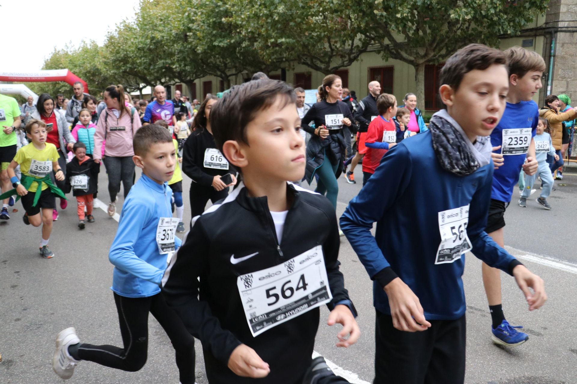 Las méjores imágenes de la carrera popular de los &#039;10 kilómetros Ciudad de León&#039;