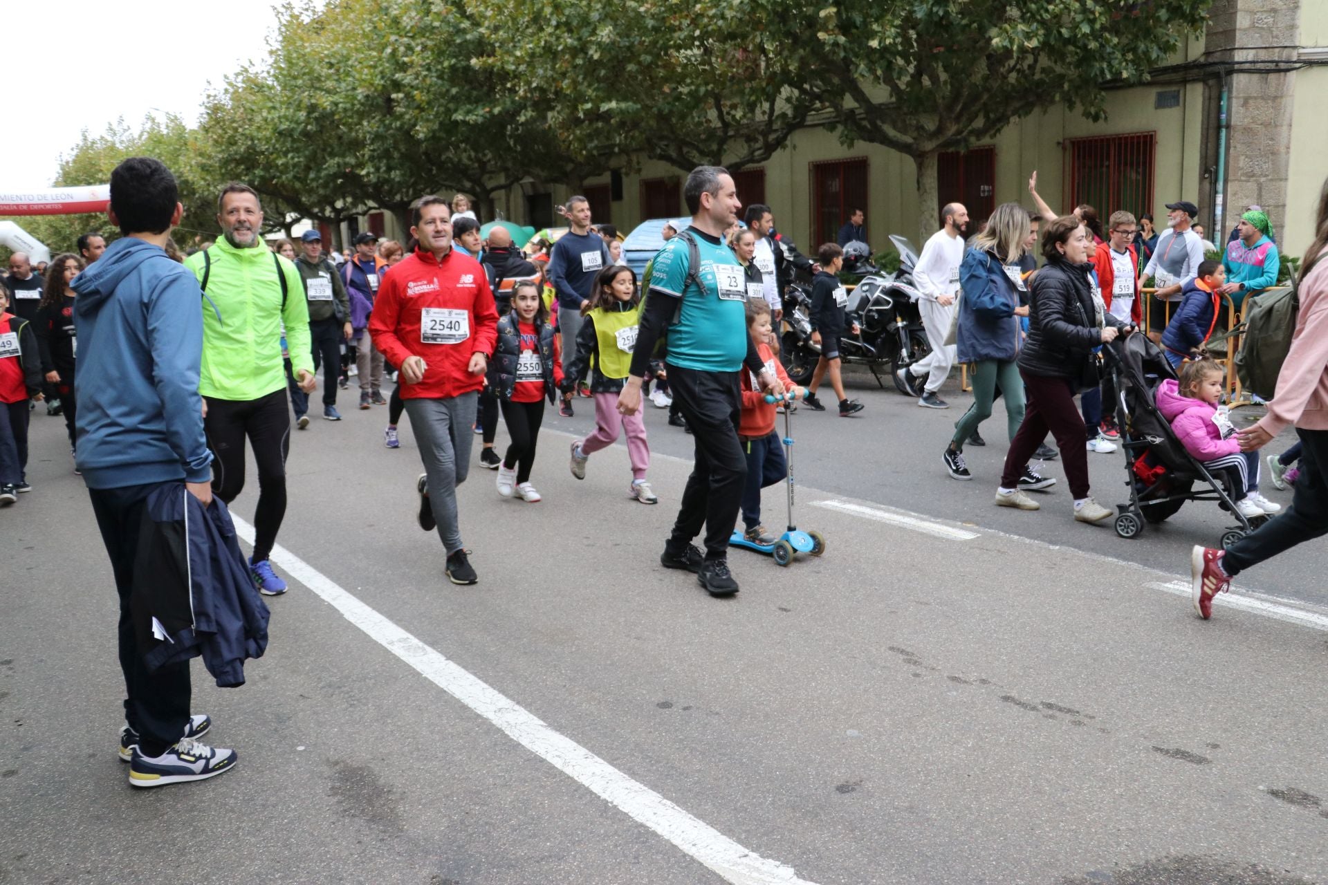 Las méjores imágenes de la carrera popular de los &#039;10 kilómetros Ciudad de León&#039;