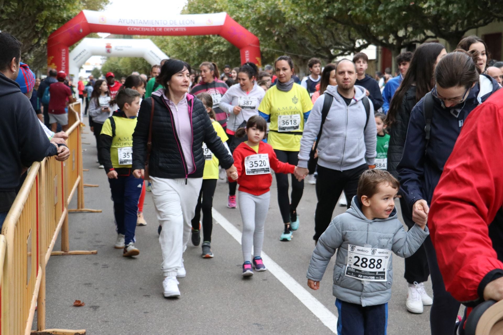 Las méjores imágenes de la carrera popular de los &#039;10 kilómetros Ciudad de León&#039;