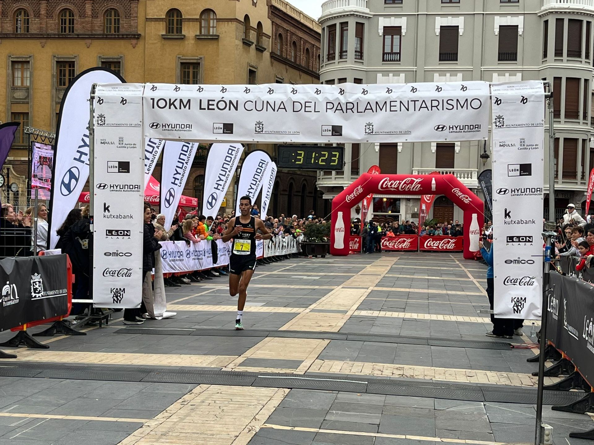 Las imágenes de la llegada a la meta de los 10 kilómetros Ciudad de León