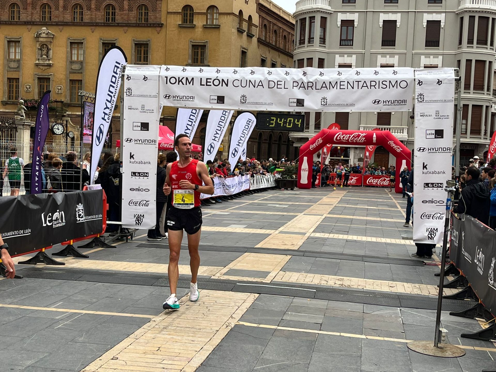 Las imágenes de la llegada a la meta de los 10 kilómetros Ciudad de León