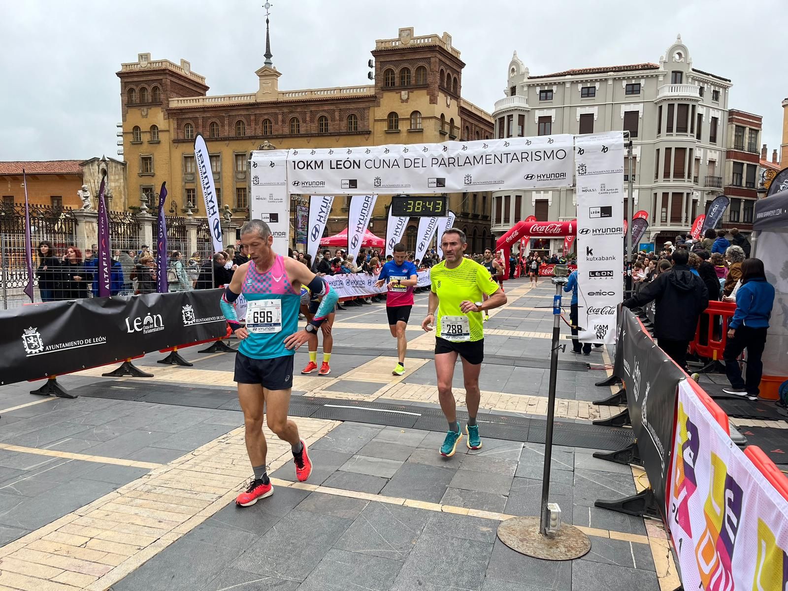 Las imágenes de la llegada a la meta de los 10 kilómetros Ciudad de León