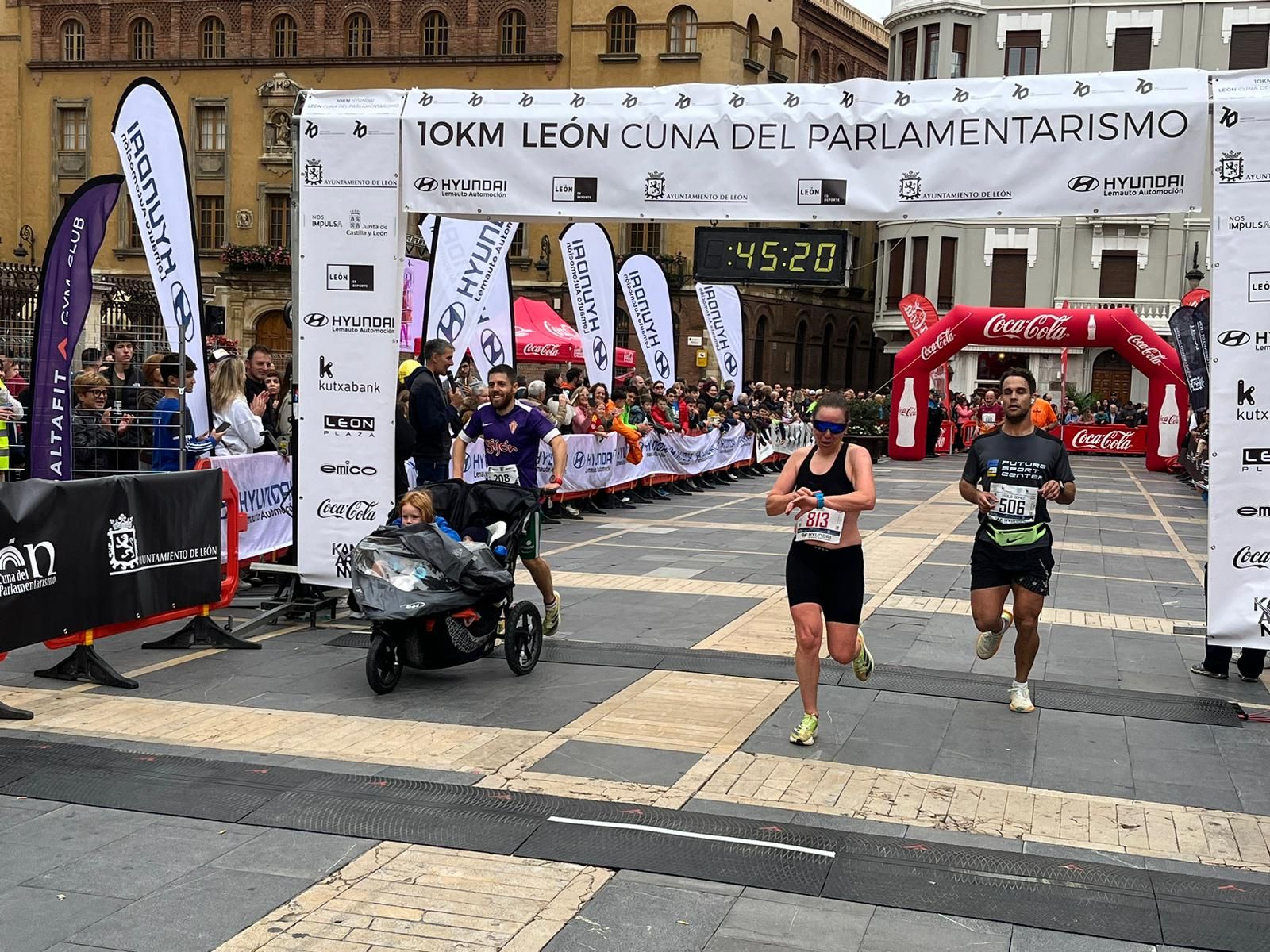 Las imágenes de la llegada a la meta de los 10 kilómetros Ciudad de León