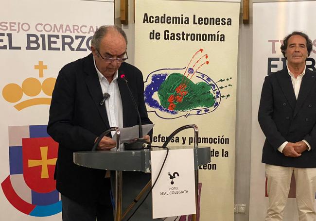 José Cañedo, presidente de la Academia Leonesa de Gastronomía, durante su intervención.