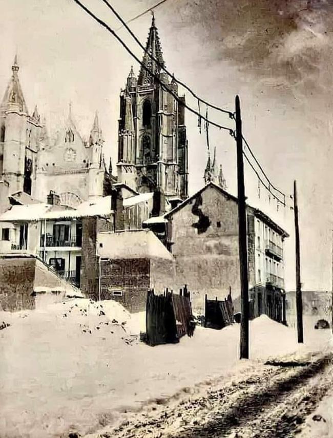 Catedral de León desde Calle Ancha. 1902.