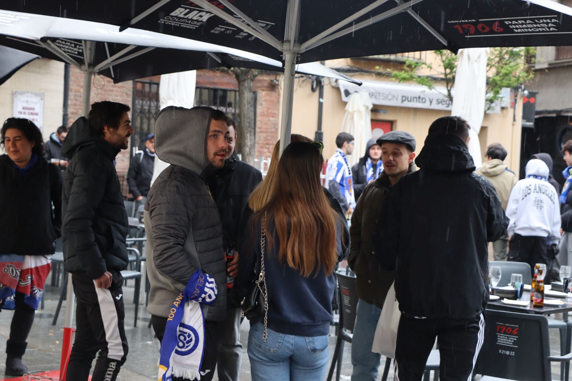 Las mejores imágenes del ambiente previo al derbi entre Cultural y Ponferradina