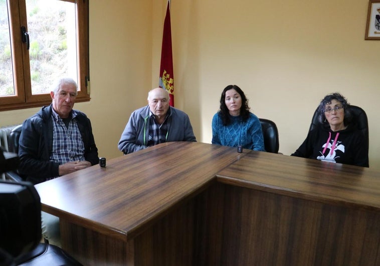 Juan Antonio García, Jose Antonio García, Alba Crespo Rabanal y Maria Cristina García, pedáneos de Omaña.