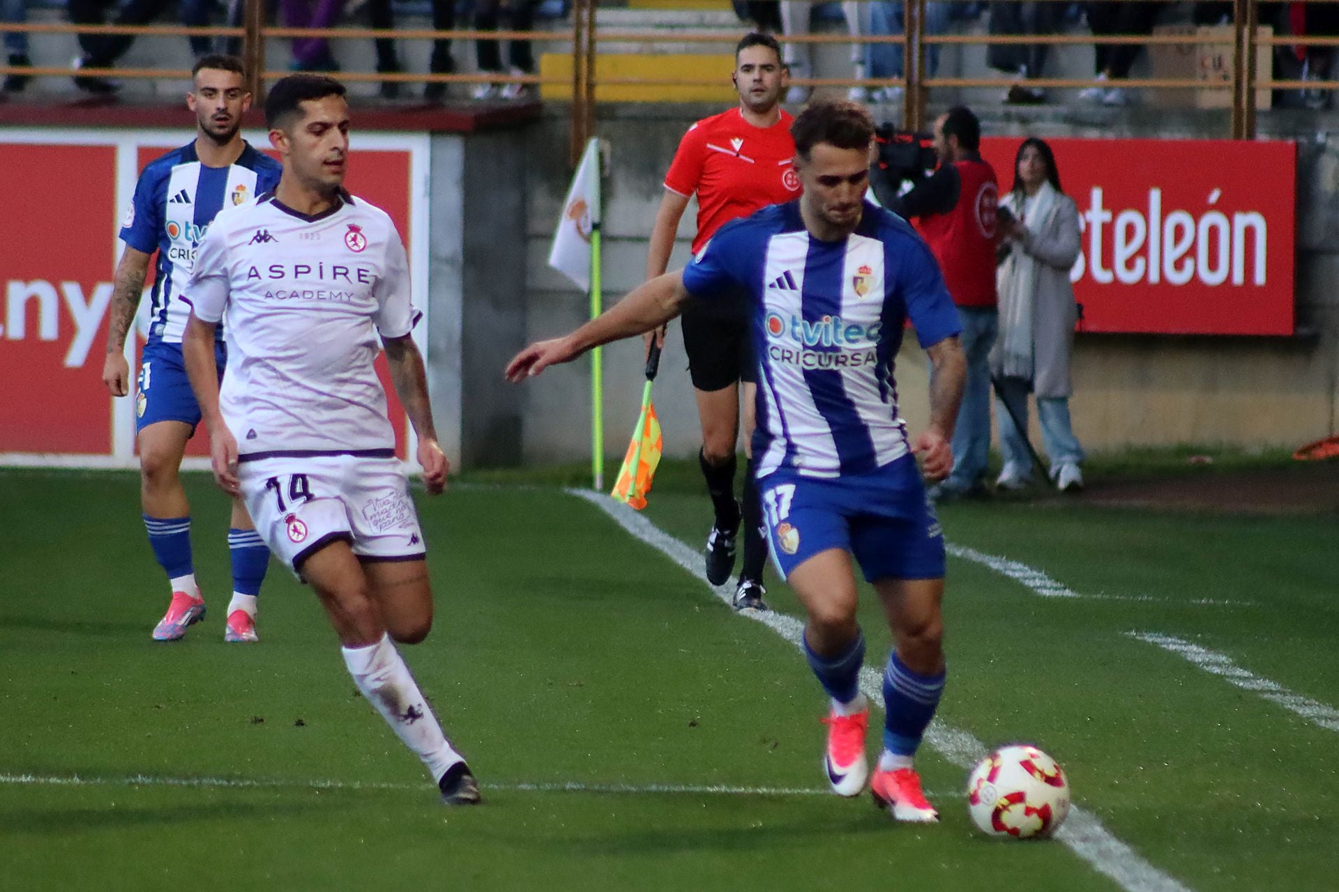 Las mejores imágenes del derbi entre Cultural y Ponferradina