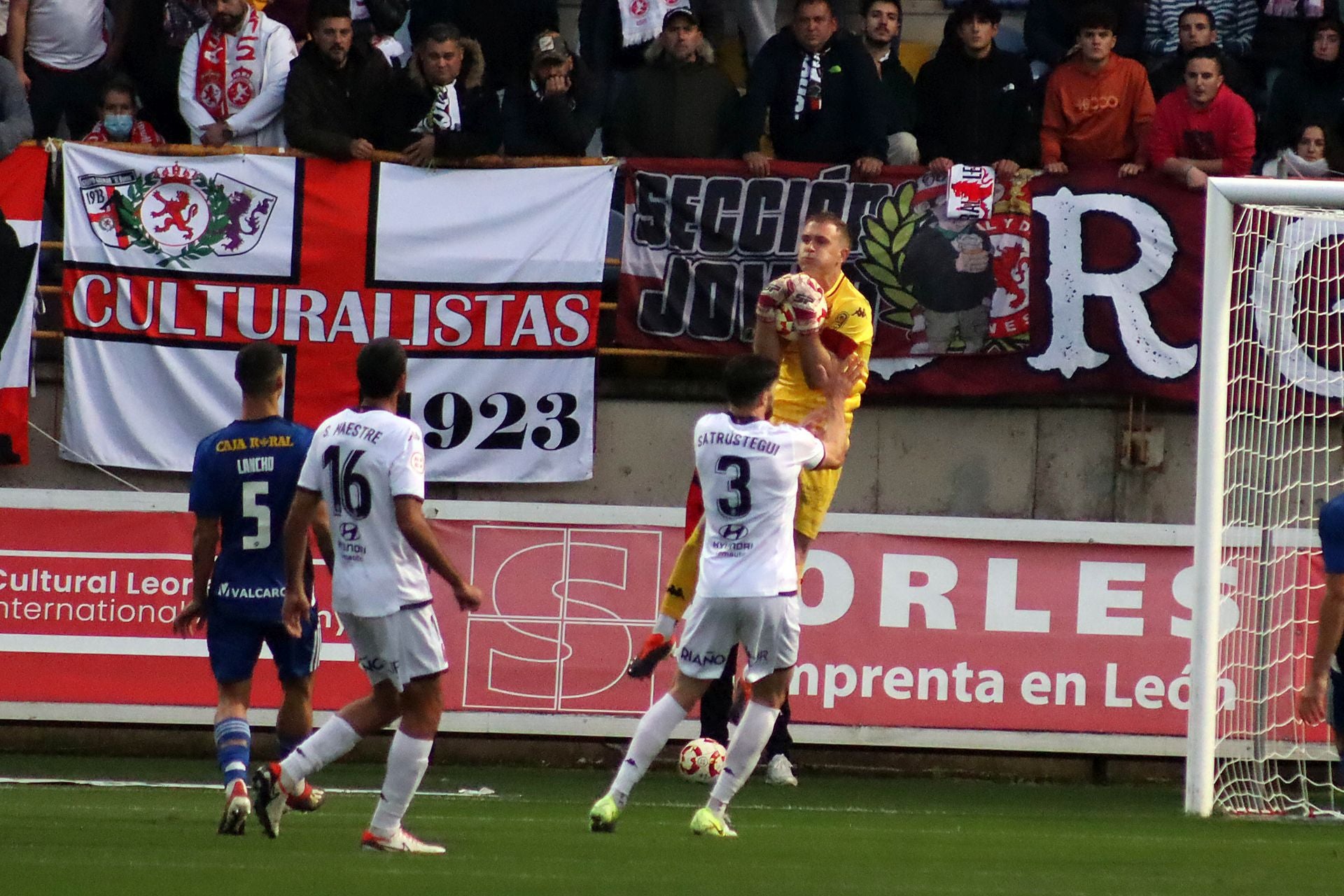 Las mejores imágenes del derbi entre Cultural y Ponferradina