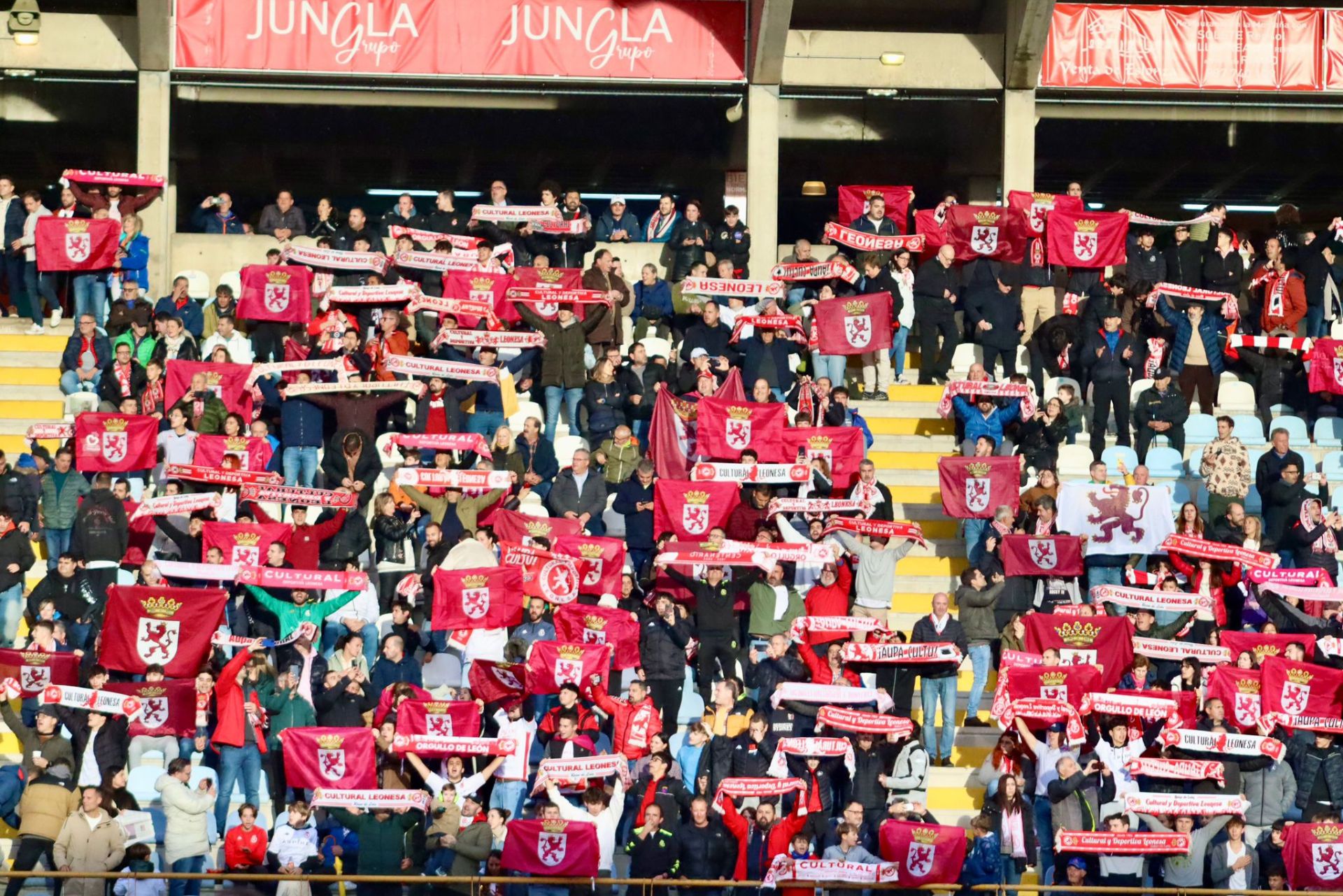 Las mejores imágenes del derbi entre Cultural y Ponferradina