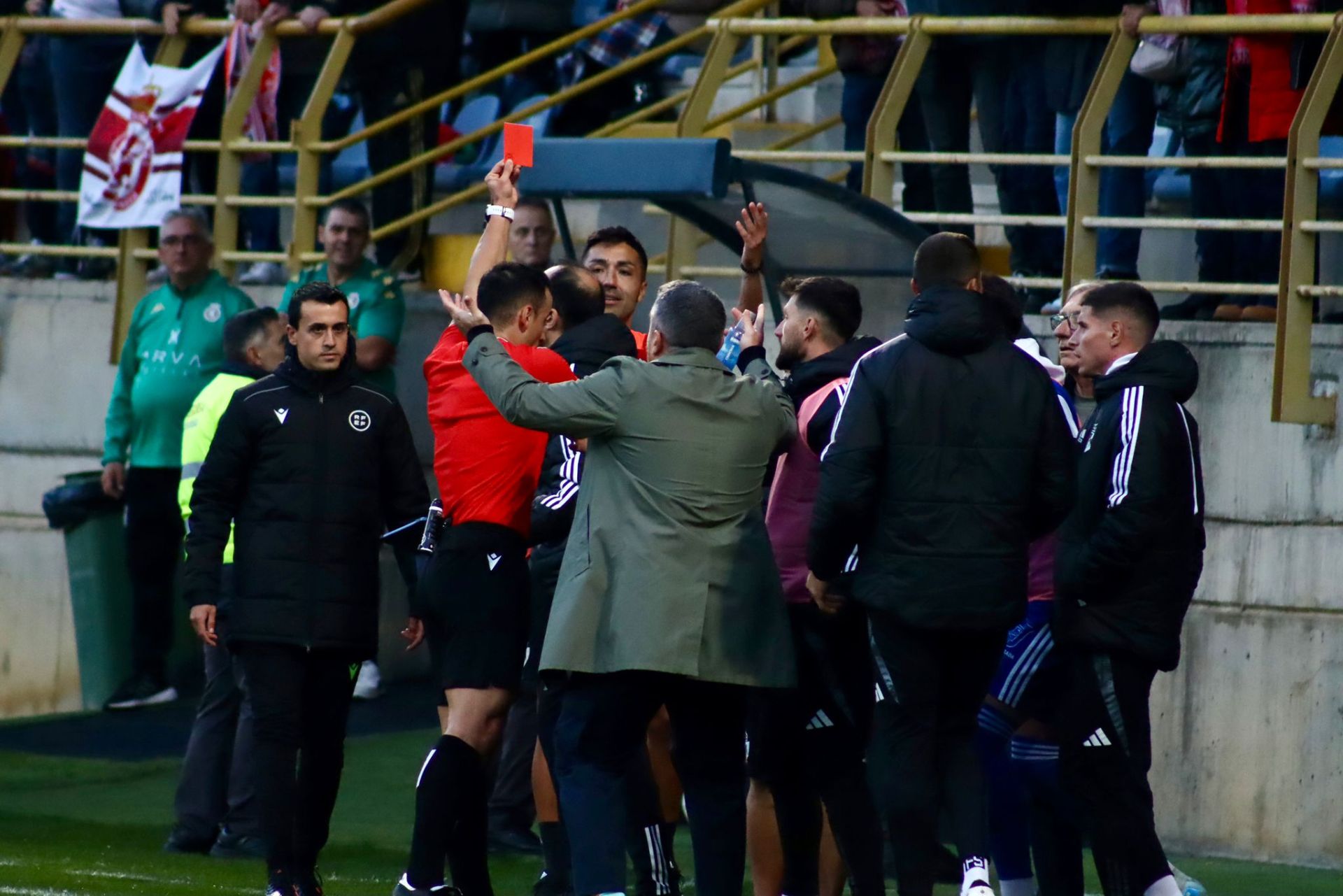 Las mejores imágenes del derbi entre Cultural y Ponferradina