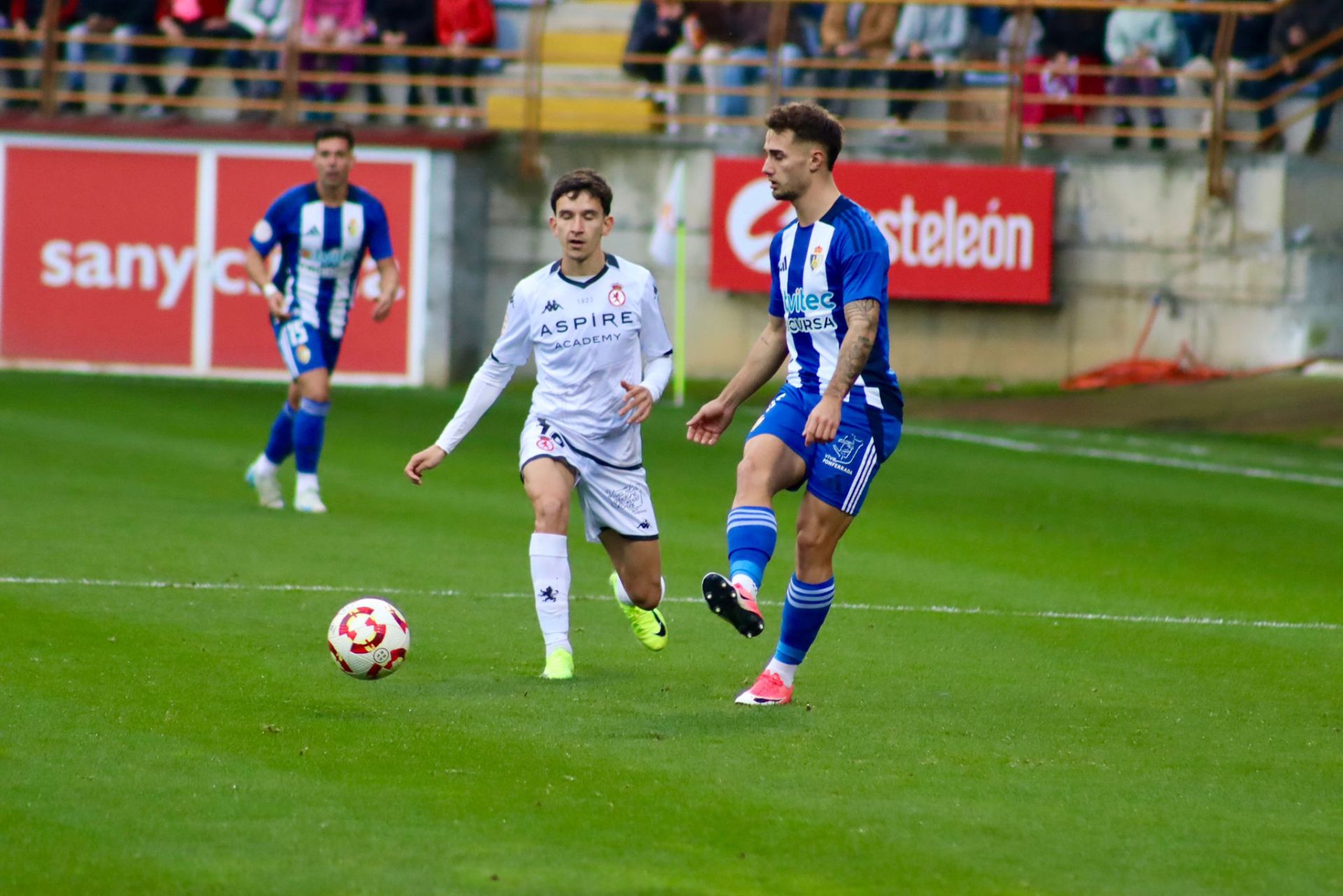 Las mejores imágenes del derbi entre Cultural y Ponferradina