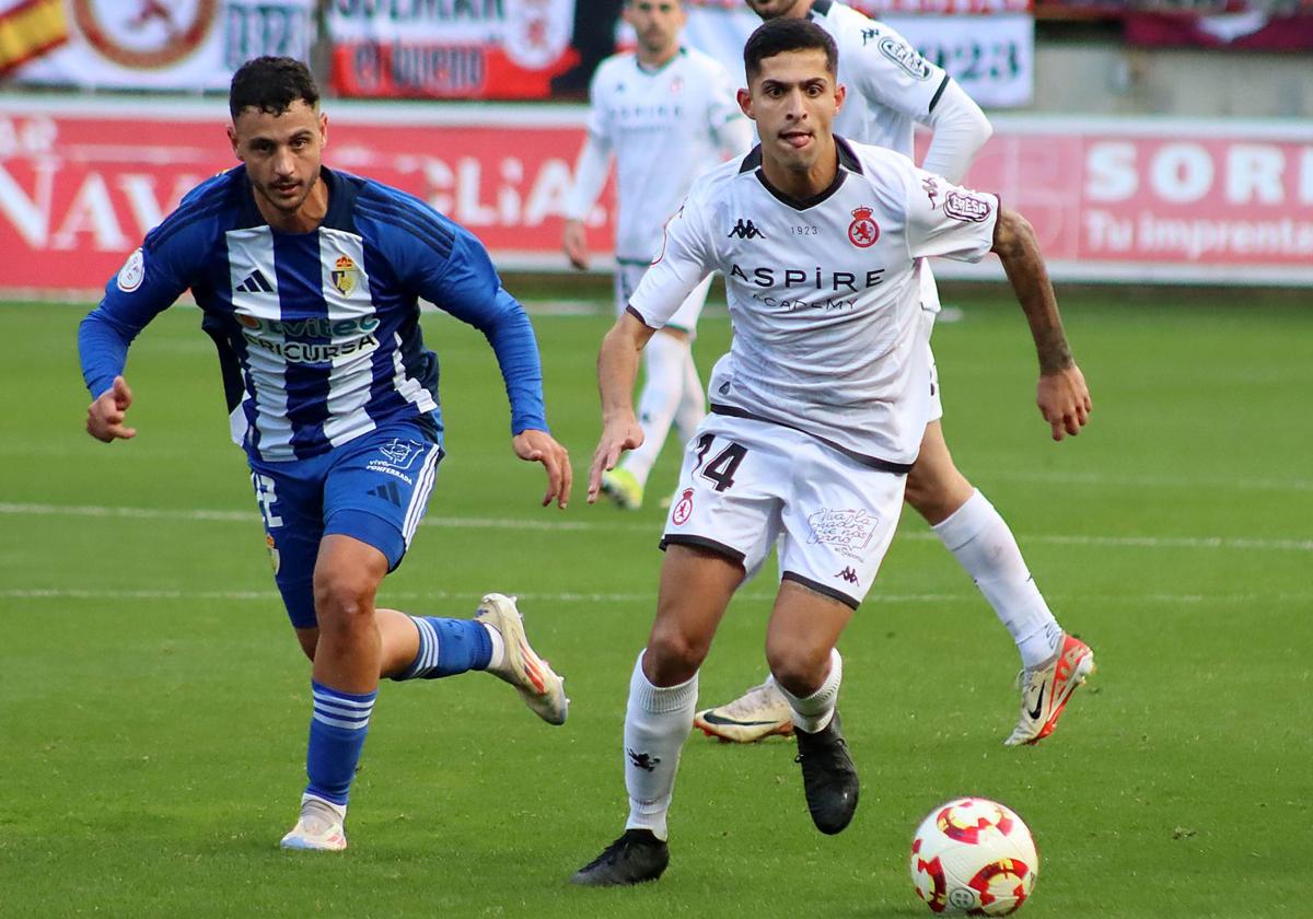 Esquerdo y Bicho, en un lance del partido de este domingo.