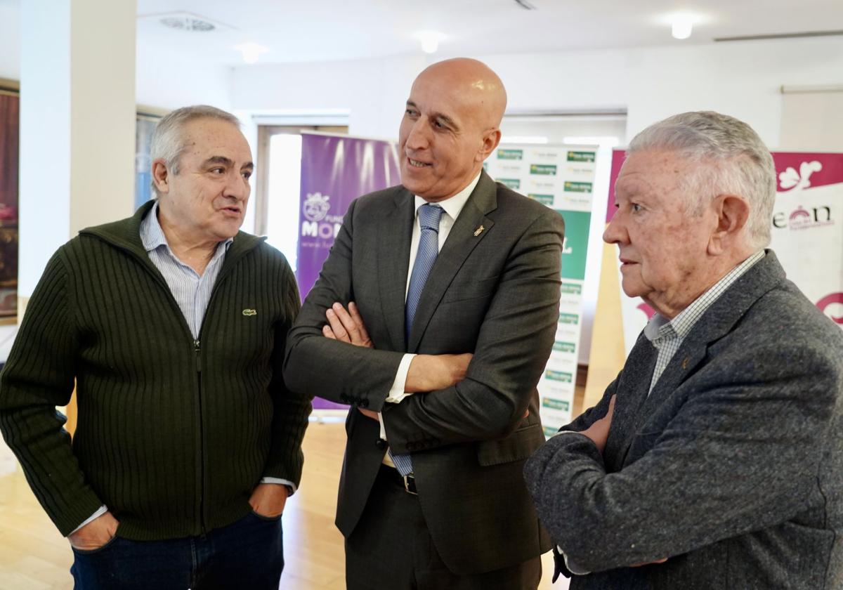 El alcalde de León, José Antonio Diez, presenta junto a responsables de la Fundación MonteLeón el XIII Festival de Música de Cámara de la entidad.