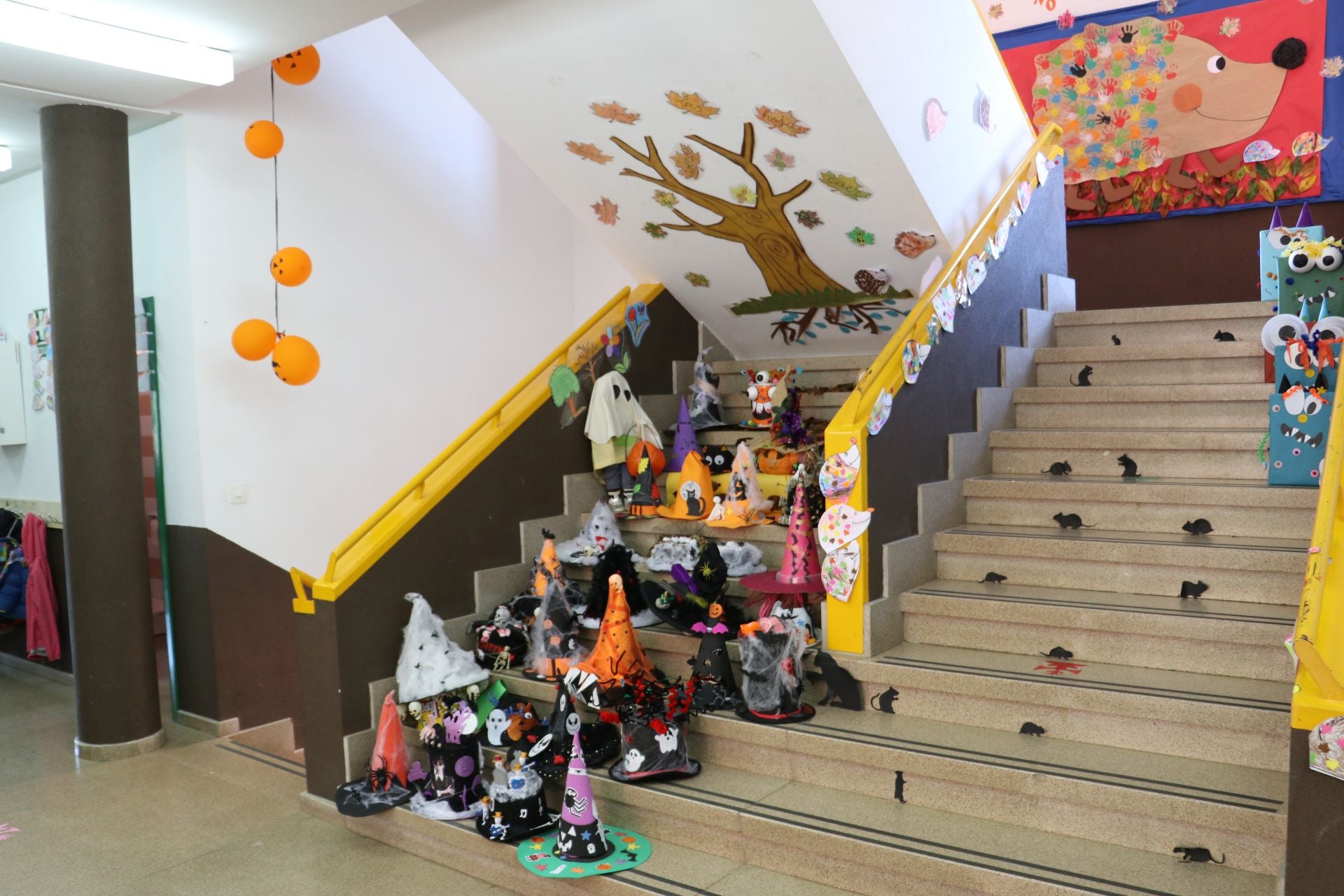 Sombreros de bruja que participan en el concurso 