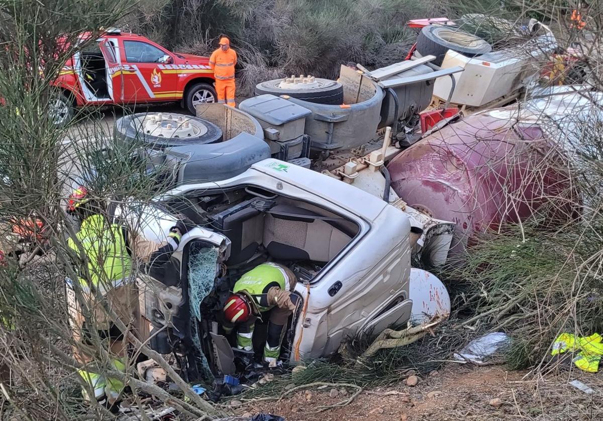 Camión accidentado en la N-601.