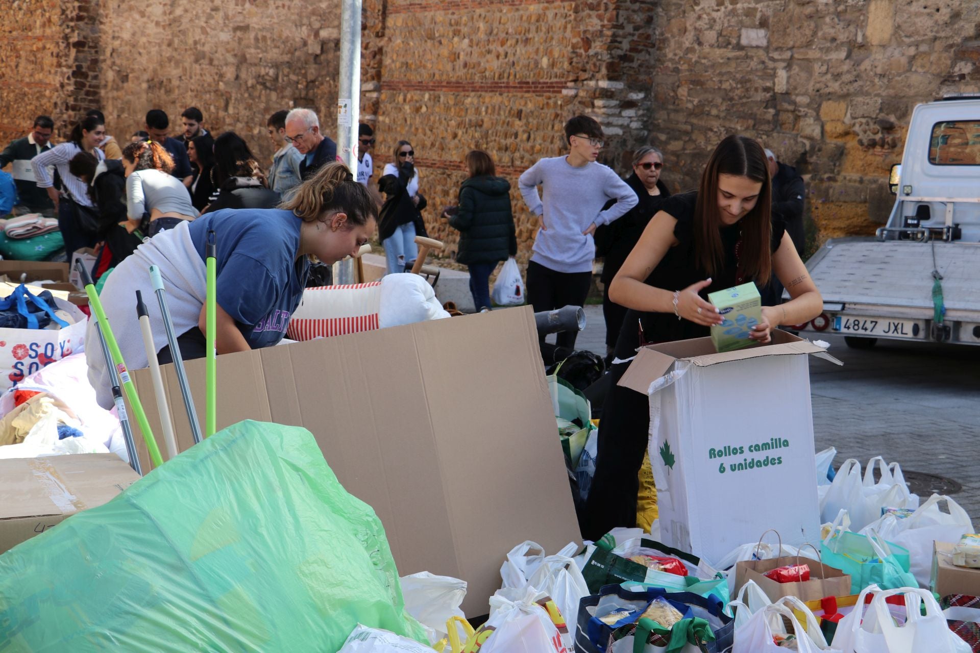 Recogida de alimentos y material en León