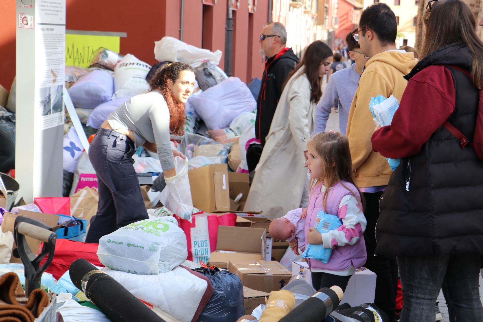 Recogida de alimentos y material en León