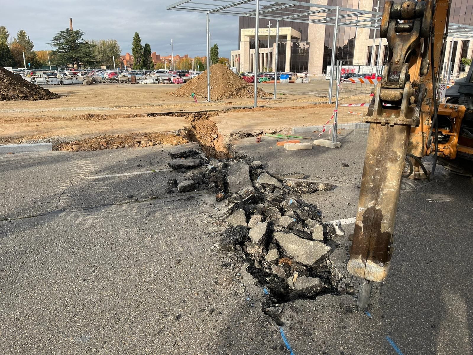 Franja abierta para la canalización de la infraestructura.