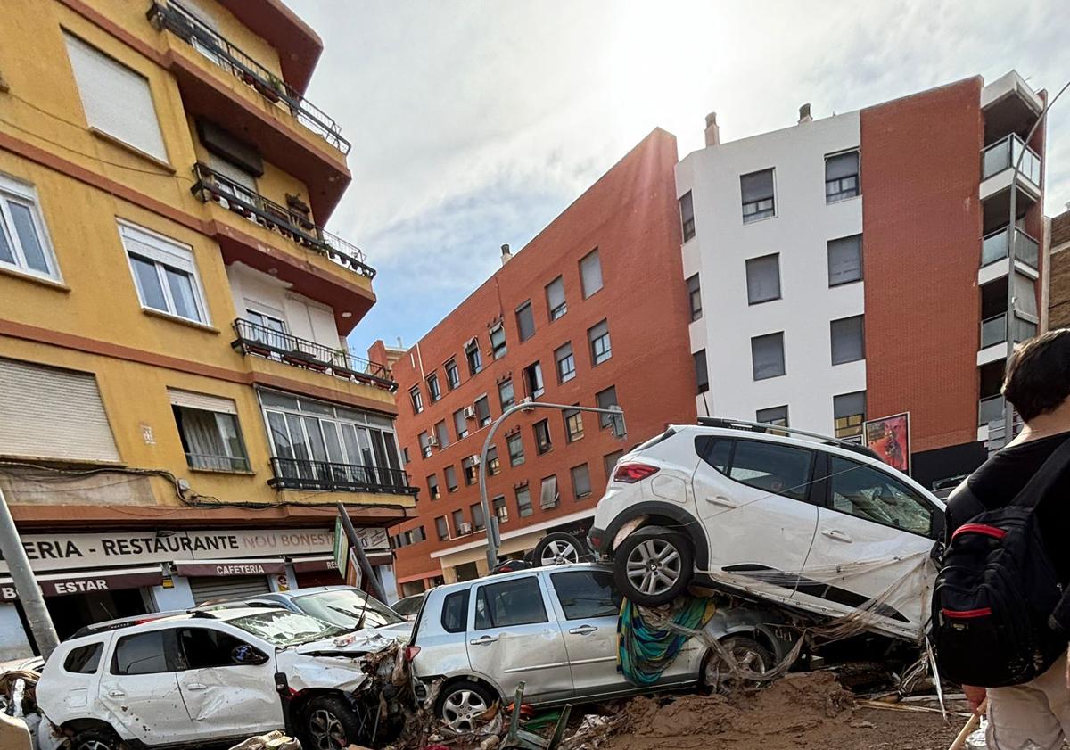 Imagen principal - Imagen de la situación tras la DANA en Valencia.