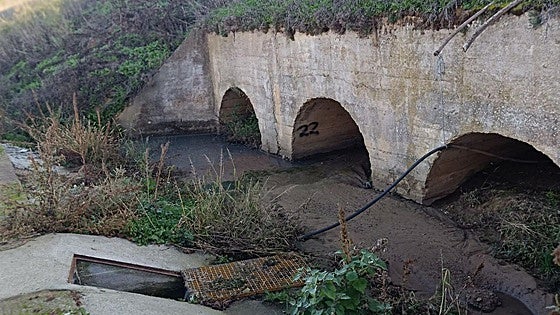 El pueblo de León que teme una riada: «El agua puede provocar derrumbes en las casas»