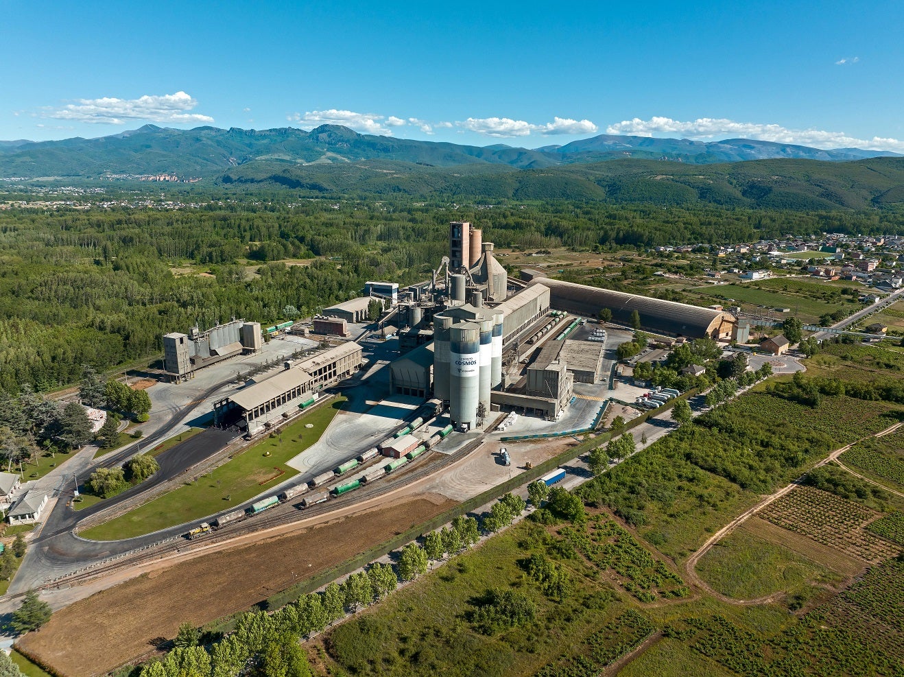 Imagen de la web de Cementos Cosmos de Total de los Vados.