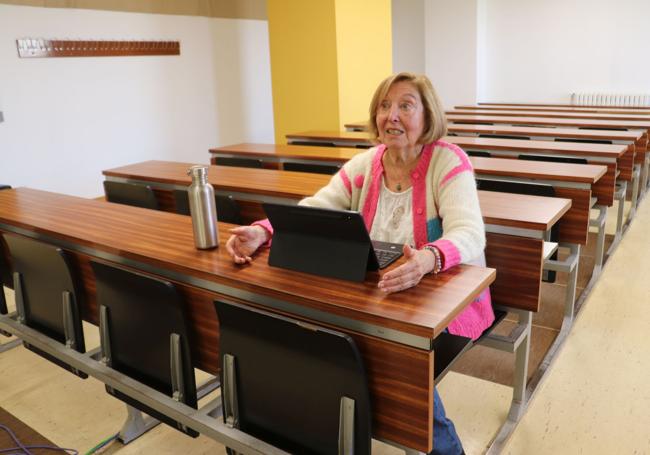 María Cruz Álvarez en una clase de su facultad.