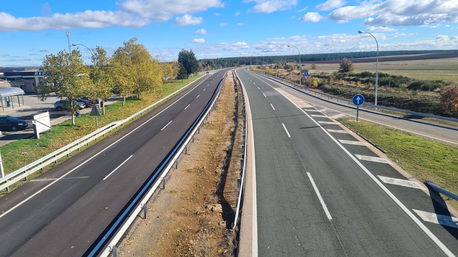 La AP-66 se vacía de coches tras el argayo