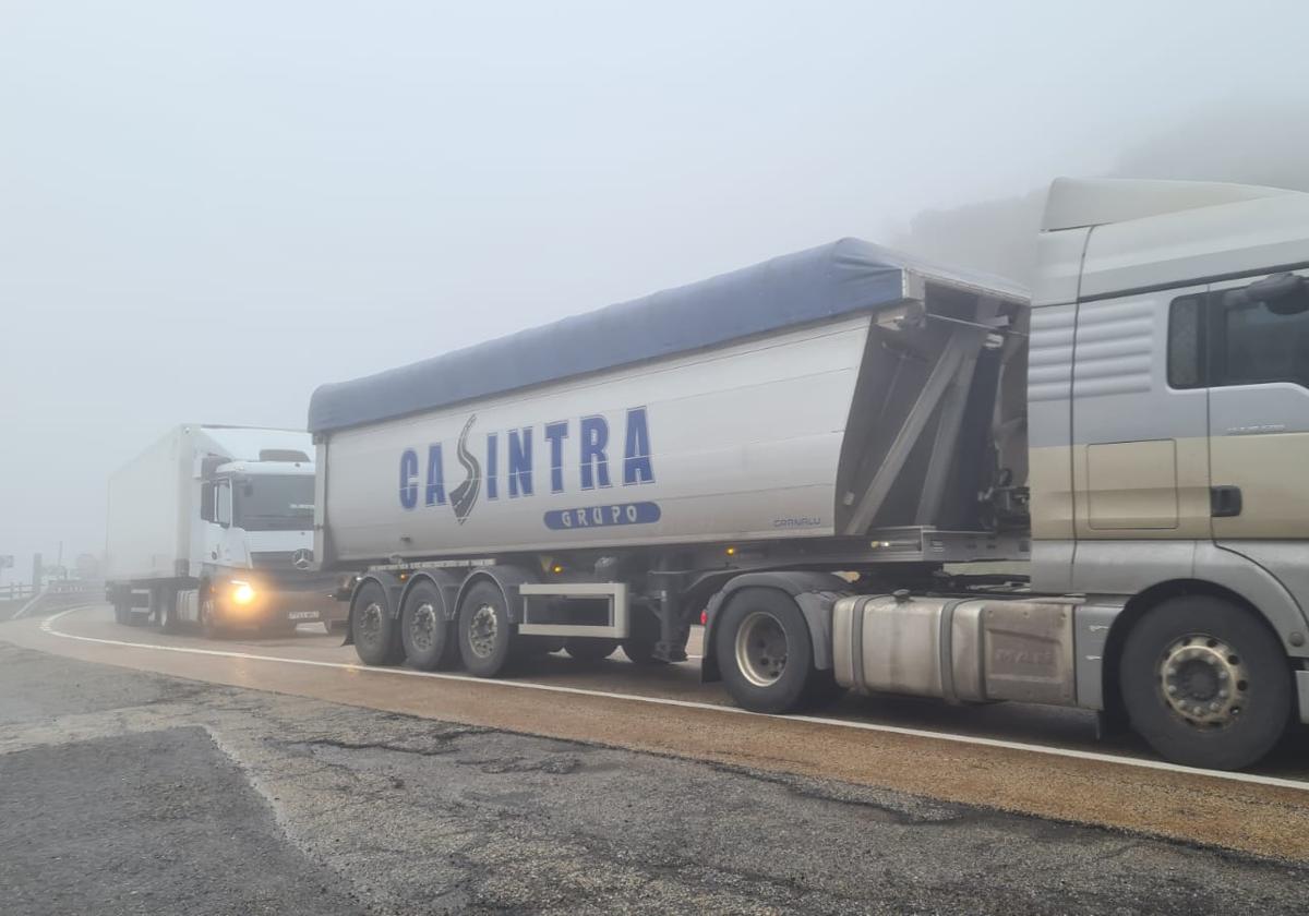 Tráfico en el puerto de Pajares tras el desprendimiento de la AP-66