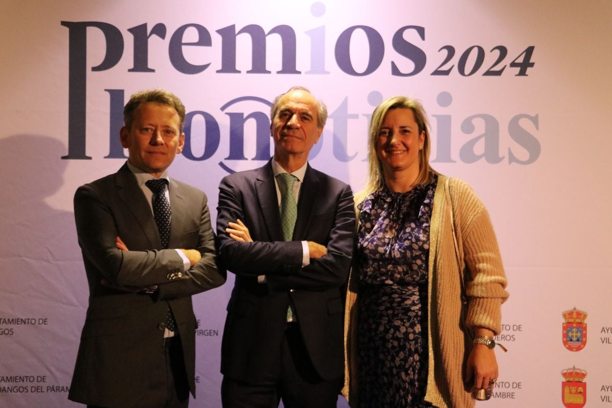 Enrique Suárez, Juan María Vallejo y Noelia Rodríguez, de FELE.