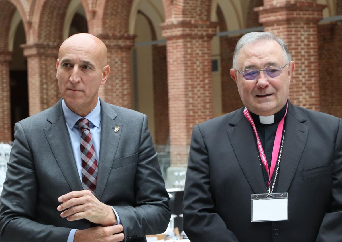 Imagen secundaria 1 - La inauguración de las jornadas se celebró en el Museo Diocesano y de Semana Santa de León. 