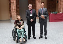 María Eugenia Laso Barrientos, presidenta de la Hospitalidad de León junto al Alcalde de León, Jose Antonio Diez y el obispo de la diócesis de León, Luis Ángel de las Heras Berza.