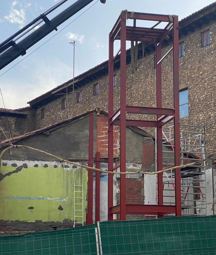 Imagen secundaria 2 - Avances en las obras en el solar del antiguo Casa Luisón.