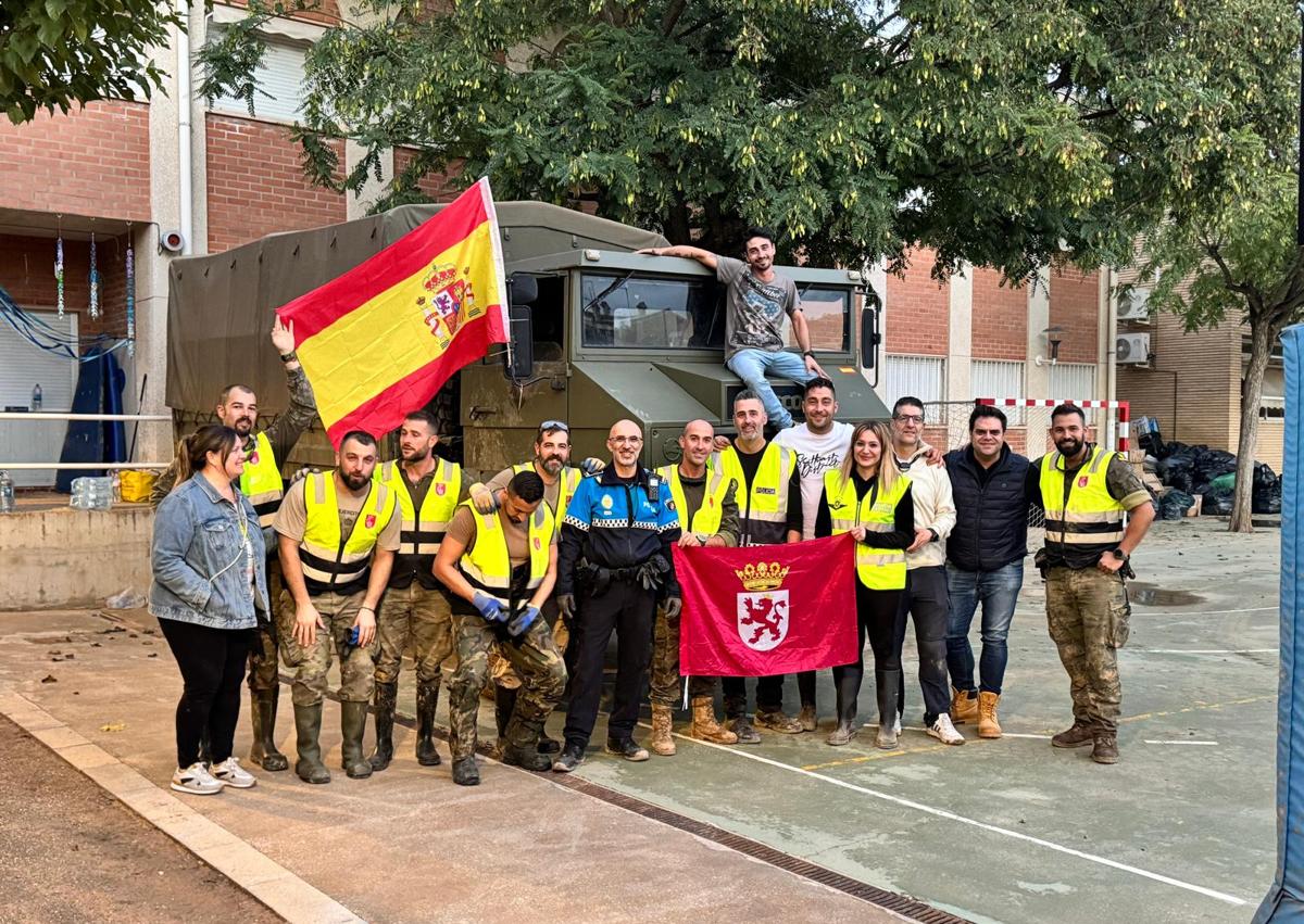 Imagen secundaria 1 - Agentes leoneses se despiden de Valencia: «Llevábamos comida y nos ofrecían casa»