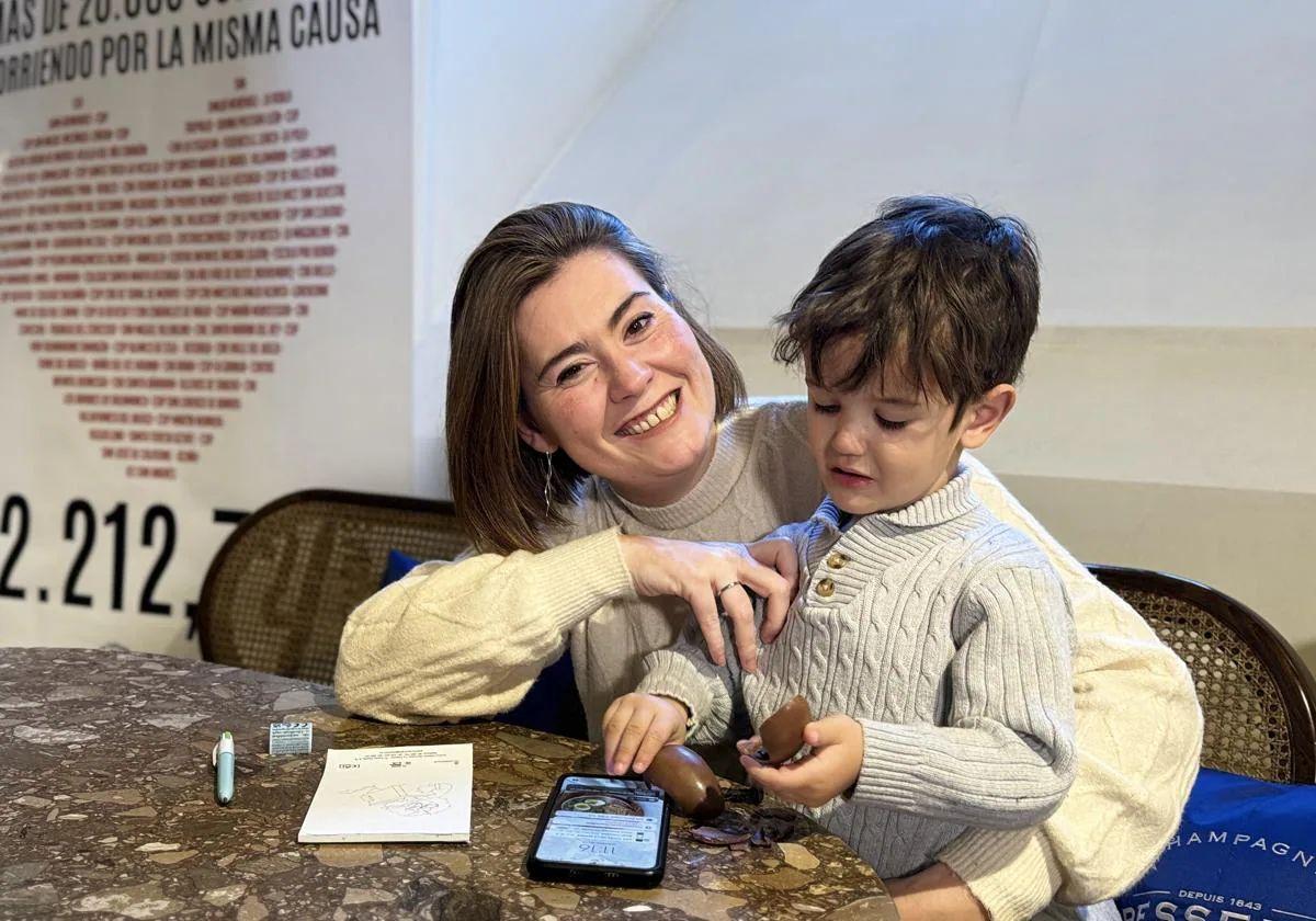 Beatriz junto a su hijo Darío.